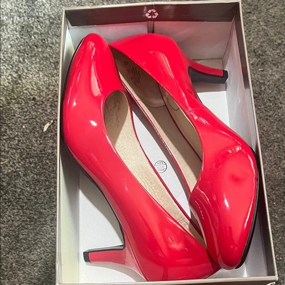 Life Stride Vibrant Red Heels - Picture 1 of 4